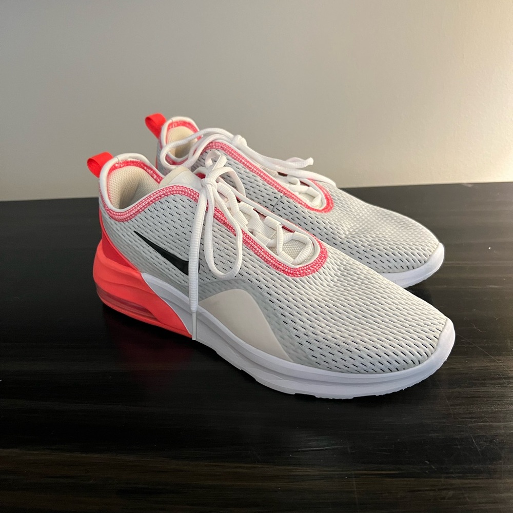 Nike Women’s Air Max Motion 2 White Flash Crimson W Size 9
